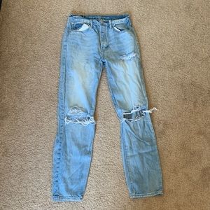 Ripped Light Wash AE 90’s Boyfriend Jeans